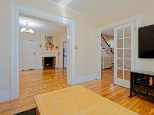 33 Myrtle St, Saugus MA 01906-4326 exterior