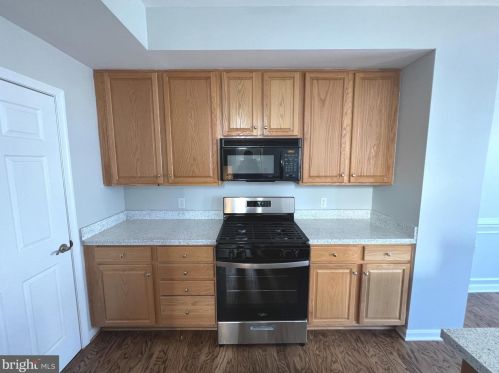 14506 Kylewood Way, Gainesville VA  20155-6233 exterior