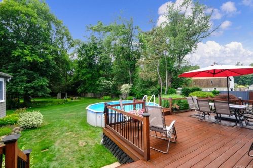 70 Mountain View Rd, Fishkill NY  12524-3209 exterior