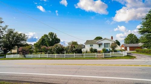 3631 Knape St, Beaver Falls, PA 15010-2133