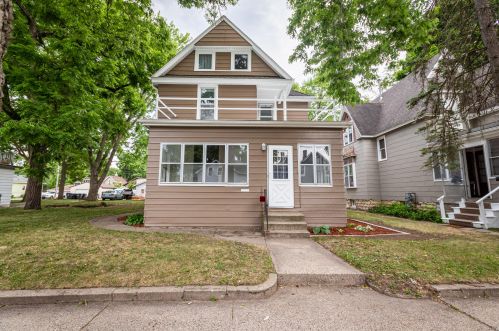 1610 Market St, La Crosse, WI 54601-4911