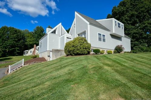 290 Main St, Cheshire CT  06410-3112 exterior