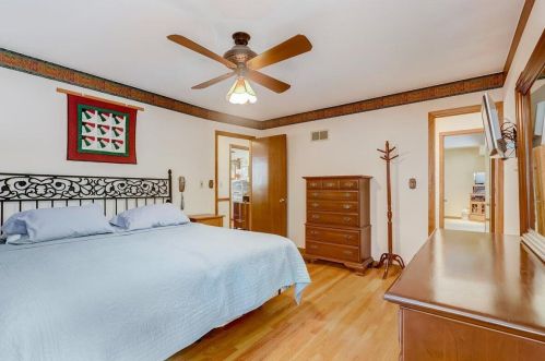 22194 Valley Rd, Waukesha WI  53186-5350 exterior