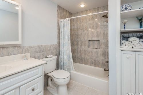 16 Stuart Ave, Amityville NY  11701-4226 exterior