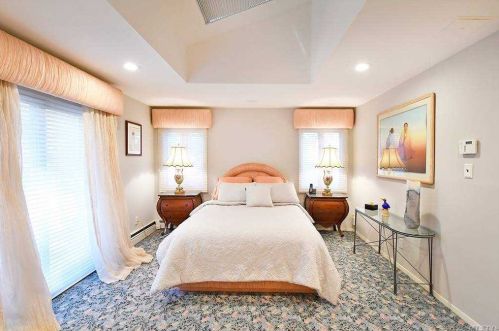 108 Stonehurst Ln, Huntington Station NY 11746-7930 exterior