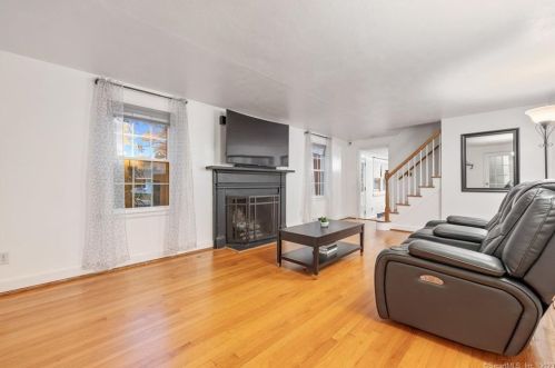 64 Turnbull Rd, Manchester CT  06042-2833 exterior