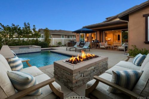1639 Brady Cir, Carlsbad CA  92008-2574 exterior