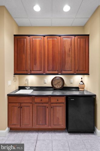 100 Deer Vly Ln, Wilmington DE  19807-1912 exterior