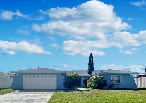 526 Anchor Ln, Fort Pierce, FL 34983-2202