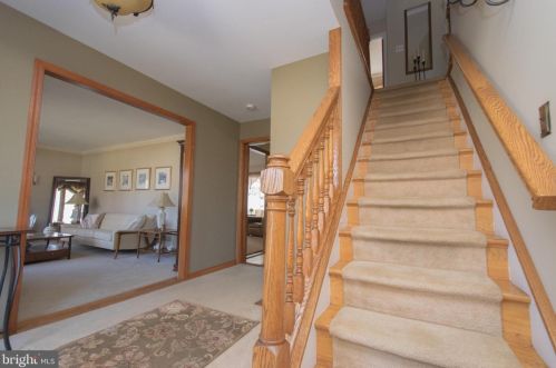 3804 Sharon Dr, Boothwyn, PA 19060-1511