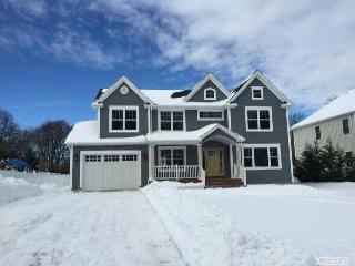 78 Gerritsen Ave, Bay Port, NY 11705-2118