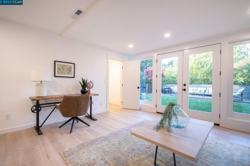 2 Stanton Ct, Orinda, CA 94563-1628