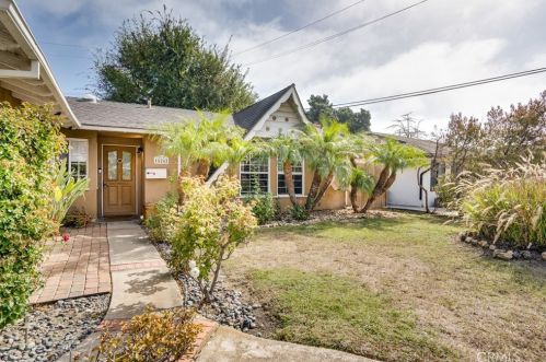 16242 Fairway Ln, Huntington Beach, CA 92649-2720