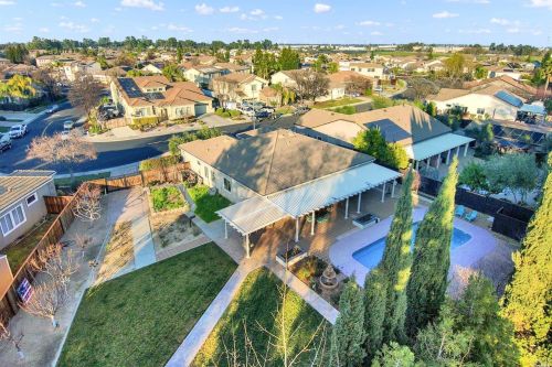 131 Feather Riv Cir, Vacaville CA 95688-8749 exterior