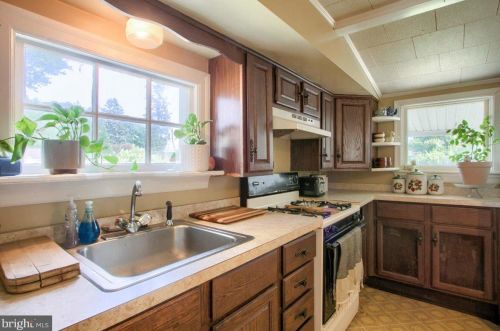 256 Walton St, Lemoyne PA  17043-2024 exterior