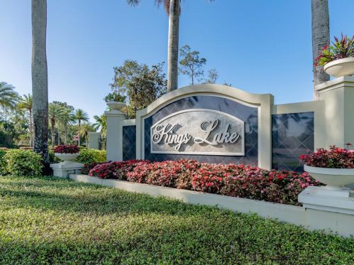 1933 Courtyard Way, Naples FL  34112-5374 exterior