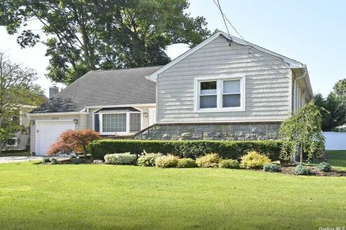 1070 Melissa Ln, North Bellmore, NY 11710-1744