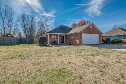 151 Rob St, Fayetteville, AR 72730-3054