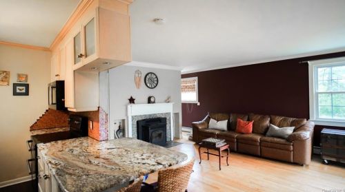 1240 Williams Dr, Shrub Oak, NY 10588-1022