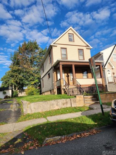 529 Groom St, Perth Amboy, NJ 08861-3135