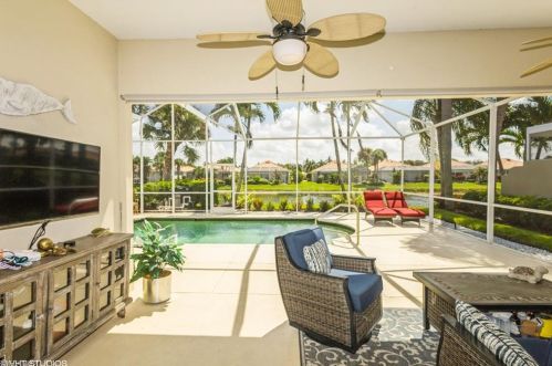 4288 Montalvo Ct, Naples FL  34109-3335 exterior