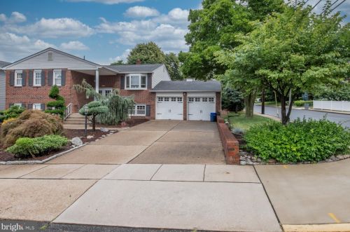 333 Oakland Ave, Gloucester, NJ 08031-2709