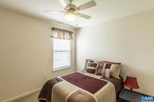 41 Robins Ct, Bybee VA  22963-2089 exterior