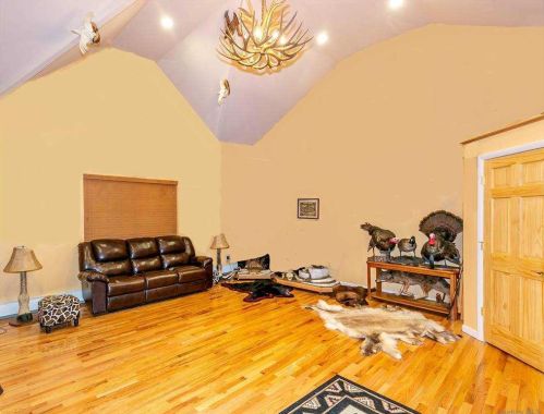 69 Walter Ave, Hicksville NY  11801-5354 exterior