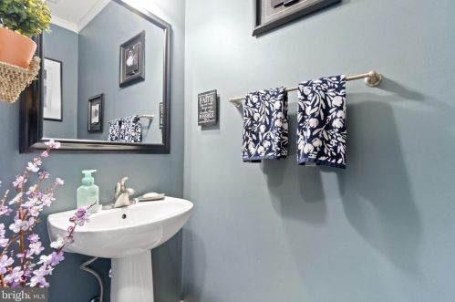 13846 Estate Manor Dr, Gainesville VA 20155-5951 exterior