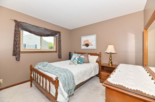 2490 Graylog Ln, Waukesha WI  53151-2924 exterior