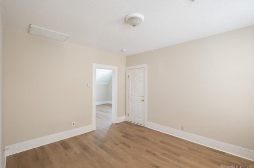 31 Florence St, New Britain, CT 06051-2301