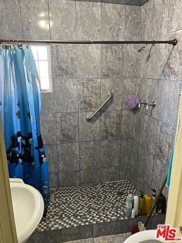 10515 Montara Ave, South Gate CA  90280-5614 exterior