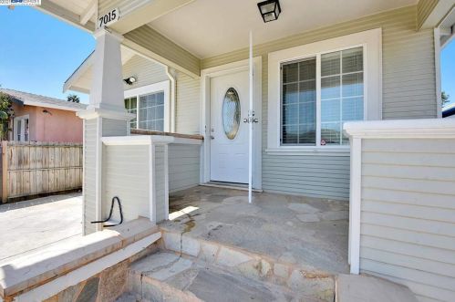 7015 Halliday Ave, Oakland, CA 94605-2361