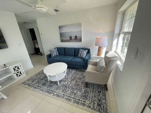 147 6th Ave, Naples FL  34102-8612 exterior