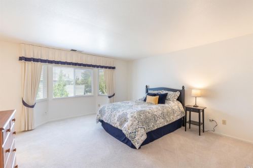 1195 Exeter Dr, Santa Rosa CA  95401-8823 exterior