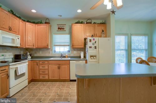 22 Coventry Dr, Carlisle, PA 17015-4525