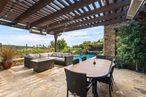 14 Morning Lgt, Newport Beach CA  92657-1654 exterior