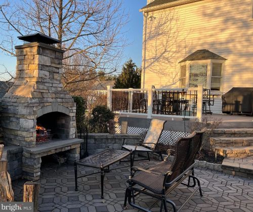 16 Old Dutch Way, Harleysville PA  19438-3080 exterior