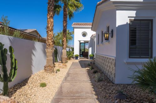 81530 Carboneras, La Quinta CA  92253-8219 exterior