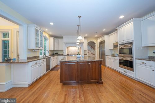 315 Blackburn Dr, Berwyn PA  19312-2801 exterior