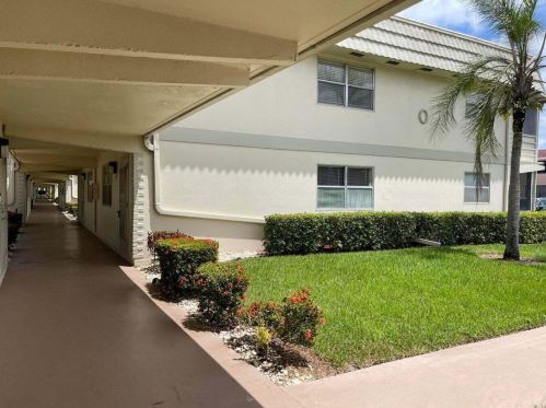 675 Saxony O, Delray Beach, FL 33446-1048