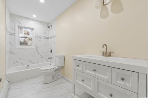 170 Cirrus Rd, Holbrook NY  11741-4407 exterior