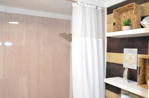 1254 Chancellor Dr, Tarpon Springs FL 34690-6460 exterior