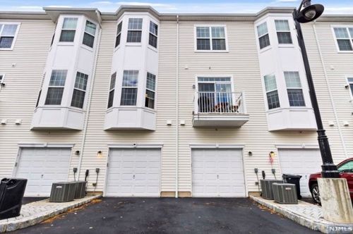 7 Holly Ln, Outwater NJ  07026-3564 exterior