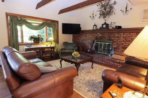 107 Scudder Pl, Northport NY  11768-3027 exterior