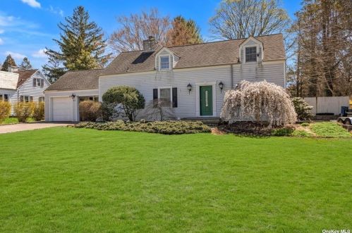 52 Meadowbrook Dr, Huntington Station, NY 11746-2948