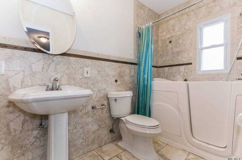 90 Primrose Dr, New Hyde Park NY  11040-2115 exterior