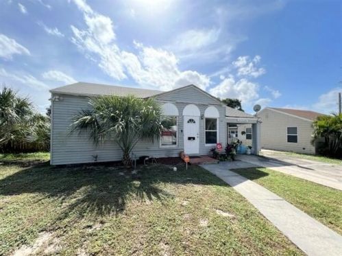 924 35th St, West Palm Beach, FL 33407-4716