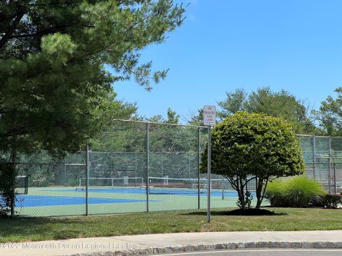 39 Riva Blvd, Bricktown NJ 08723-7983 exterior