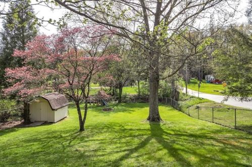 50 Millersdale Rd, Jeannette, PA 15644-3163